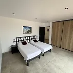 فيلة Moderne Piscine Privative Hauteurs De *