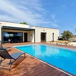 Moderne Piscine Privative Hauteurs De فيلة *