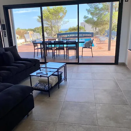 Moderne Piscine Privative Hauteurs De نيم