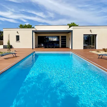 Moderne Piscine Privative Hauteurs De فيلة